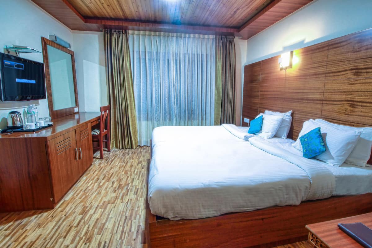 Deluxe Room | Premium bedding, in-room safe, desk, free WiFi