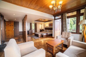 Phòng Suite | Bộ đồ giường cao cấp, két bảo mật tại phòng, bàn 