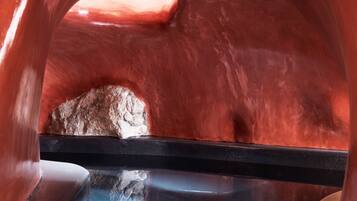 Deluxe Cave Villa, Private Indoor Pool | 1 ๊ฐ์ ์นจ์ค, ๊ณ ๊ธ ์นจ๊ตฌ, ๊ฐ์ค ๋ด ๊ธ๊ณ , ๊ฐ๊ฐ ๋ค๋ฅธ ์คํ์ผ์ ์ธํ
๋ฆฌ์ด