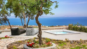 Luxury Cave Villa, Private Hot Tub, Sea View | Utsikt fra rommet