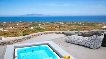 Luxury Cave Villa, Private Hot Tub, Sea View | Premium bedding, in-room safe, soundproofing