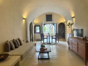 Junior Cave House with Shared Plunge Pool | 高�級寢具、房內夾萬、獨特設計、獨特裝修