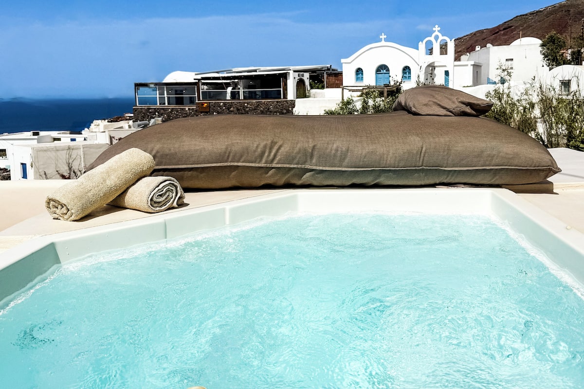 Superior Cave House with Plunge Pool and Sew View | Terrace/patio