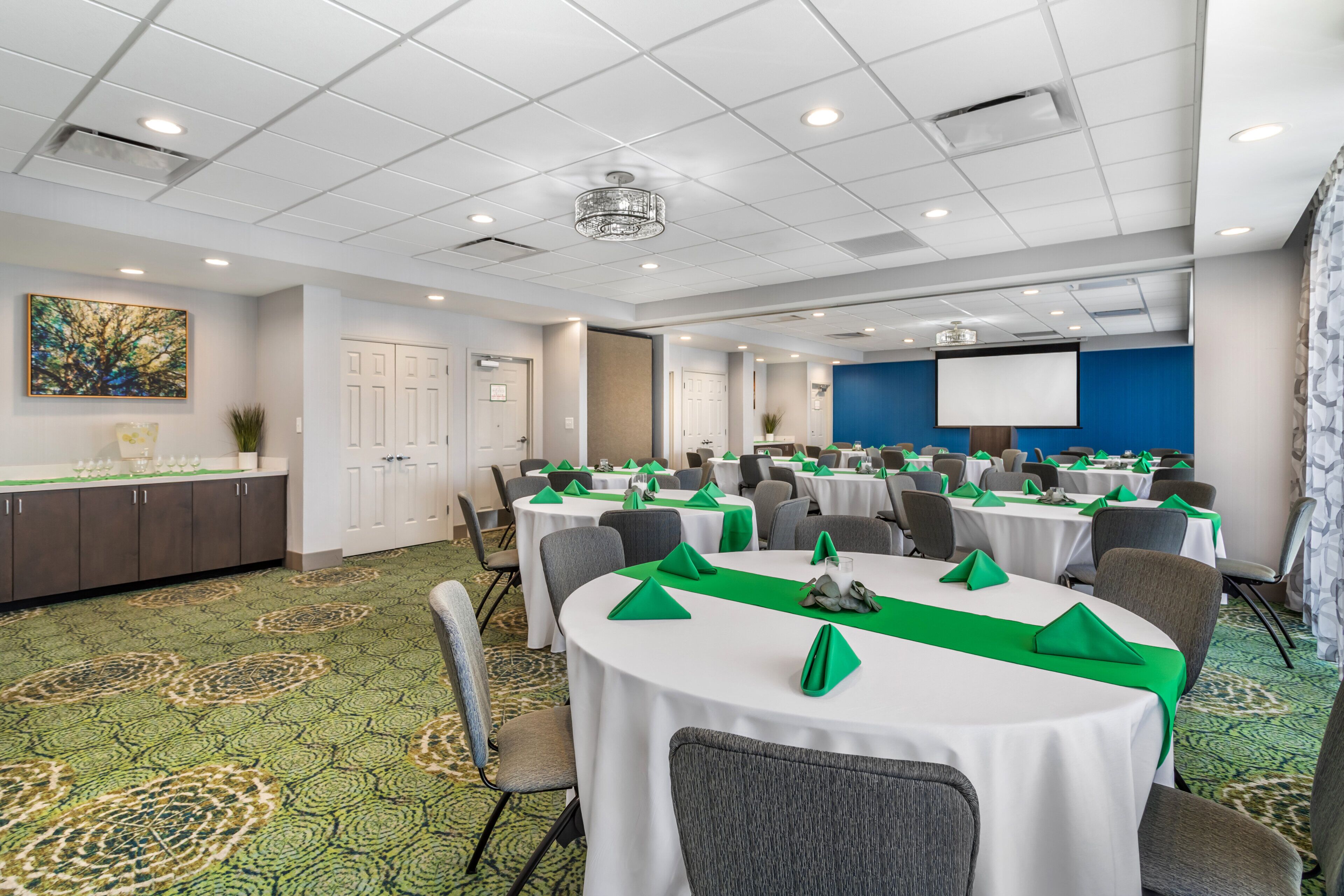 Photo - Holiday Inn Knoxville N  Merchant Drive