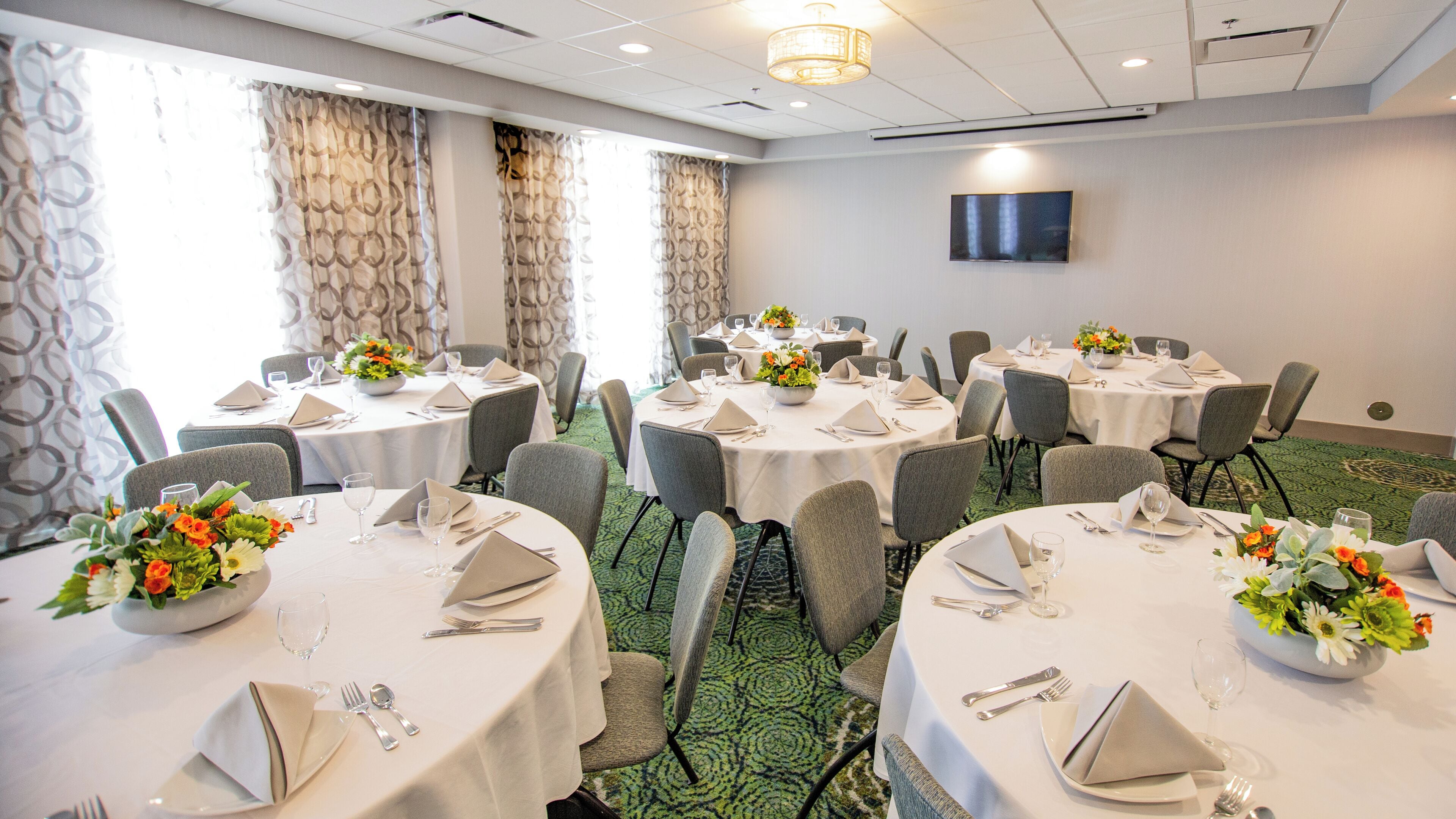 Photo - Holiday Inn Knoxville N  Merchant Drive