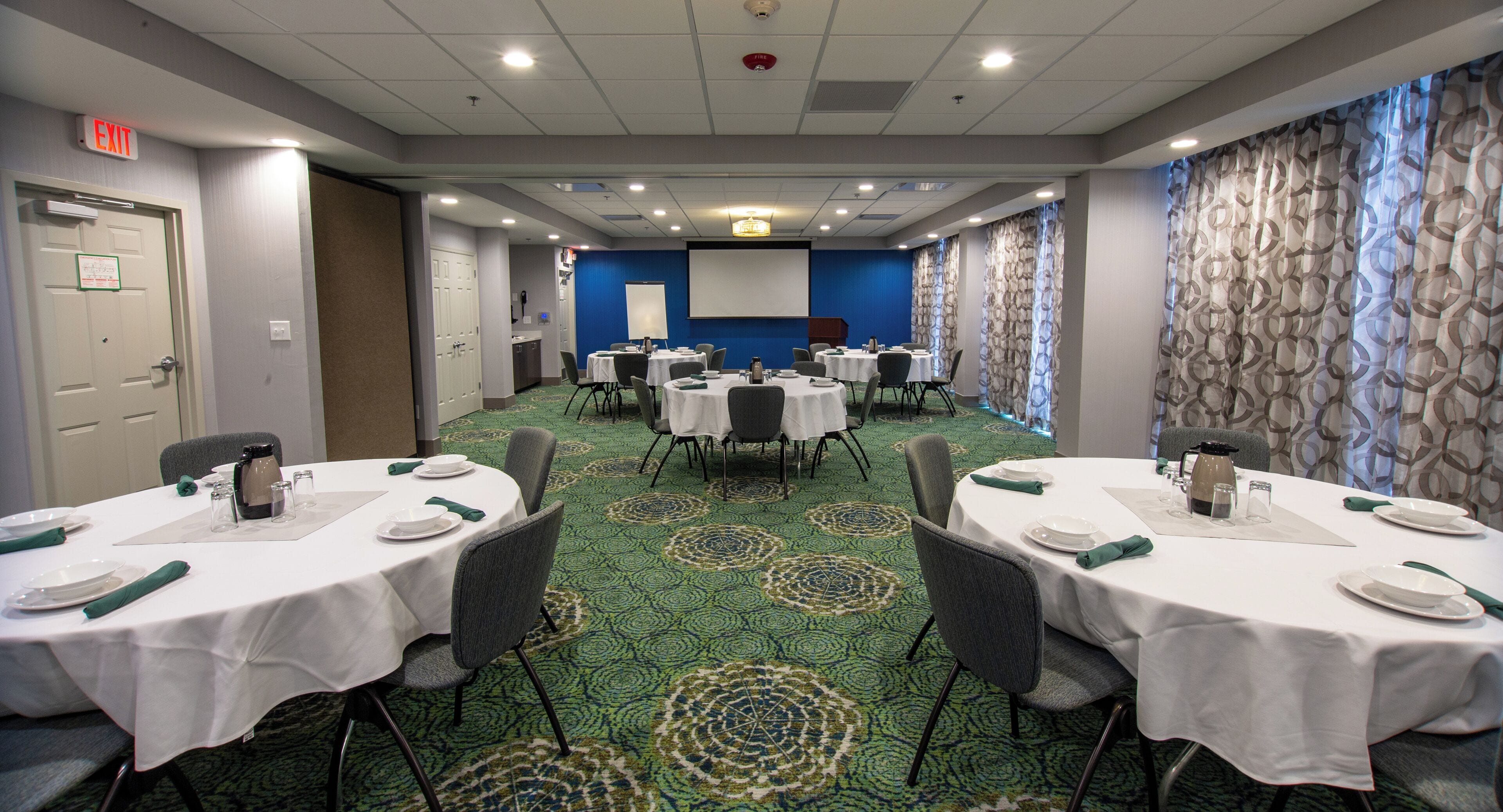 Photo - Holiday Inn Knoxville N  Merchant Drive