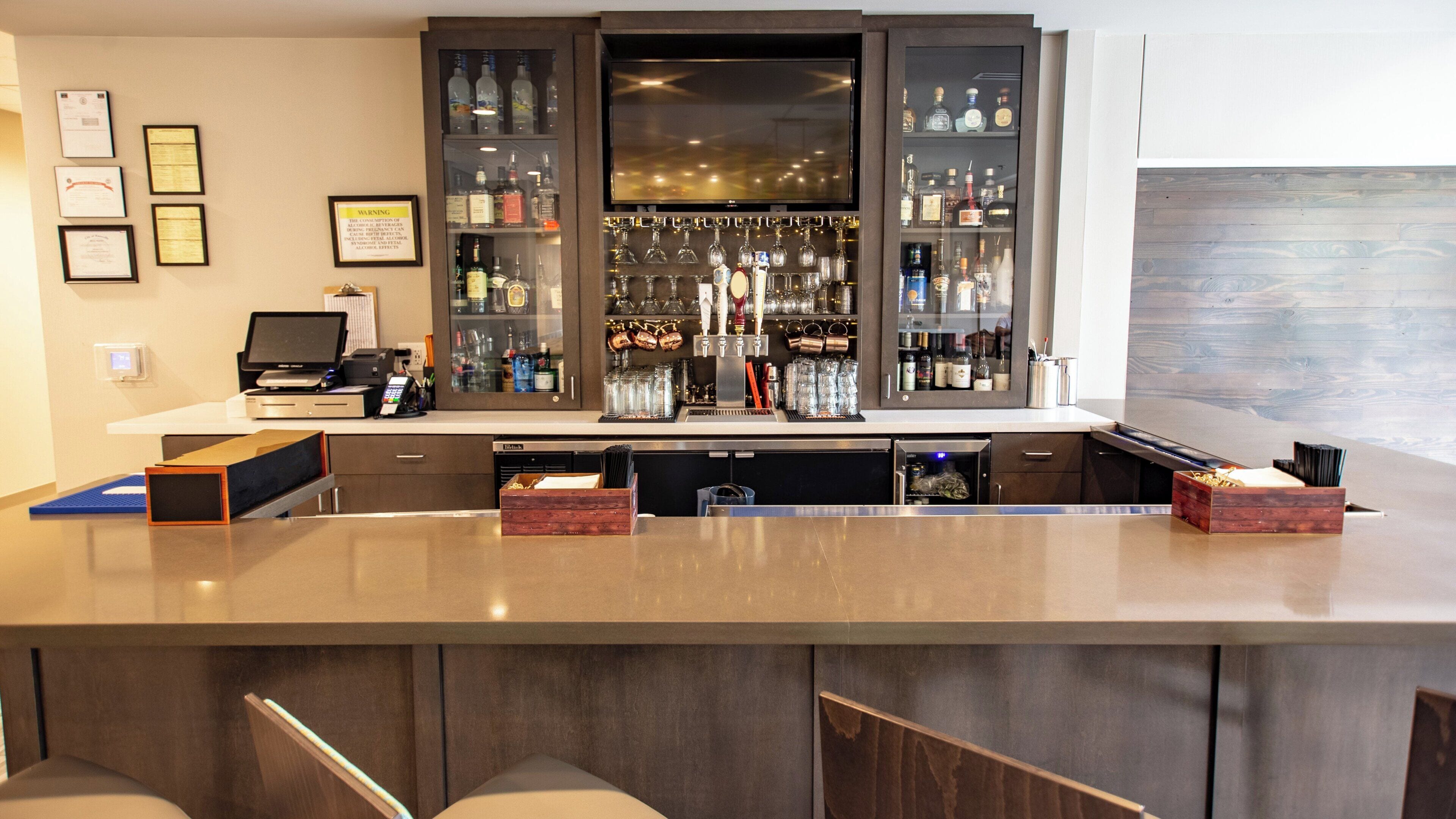 Photo - Holiday Inn Knoxville N  Merchant Drive