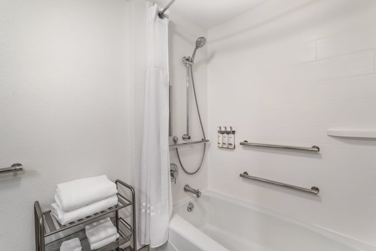 Standard Room, 1 King Bed, Accessible (Accessible Tub) | Premium bedding, desk, iron/ironing board, free cribs/infant beds