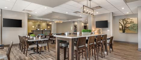 Breakfast and dinner served