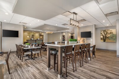 Holiday Inn Knoxville N - Merchant Drive by IHG