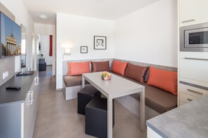 Télévision à écran plat de 40 pouces avec chaînes par satellite