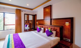 Deluxe Room | Desk, free WiFi, bed sheets