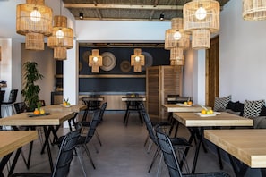 Breakfast, lunch and dinner served - My Mykonos Hotel by Mr and Mrs White (Mykonos)