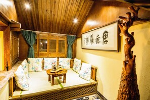 Family Room | Room amenity