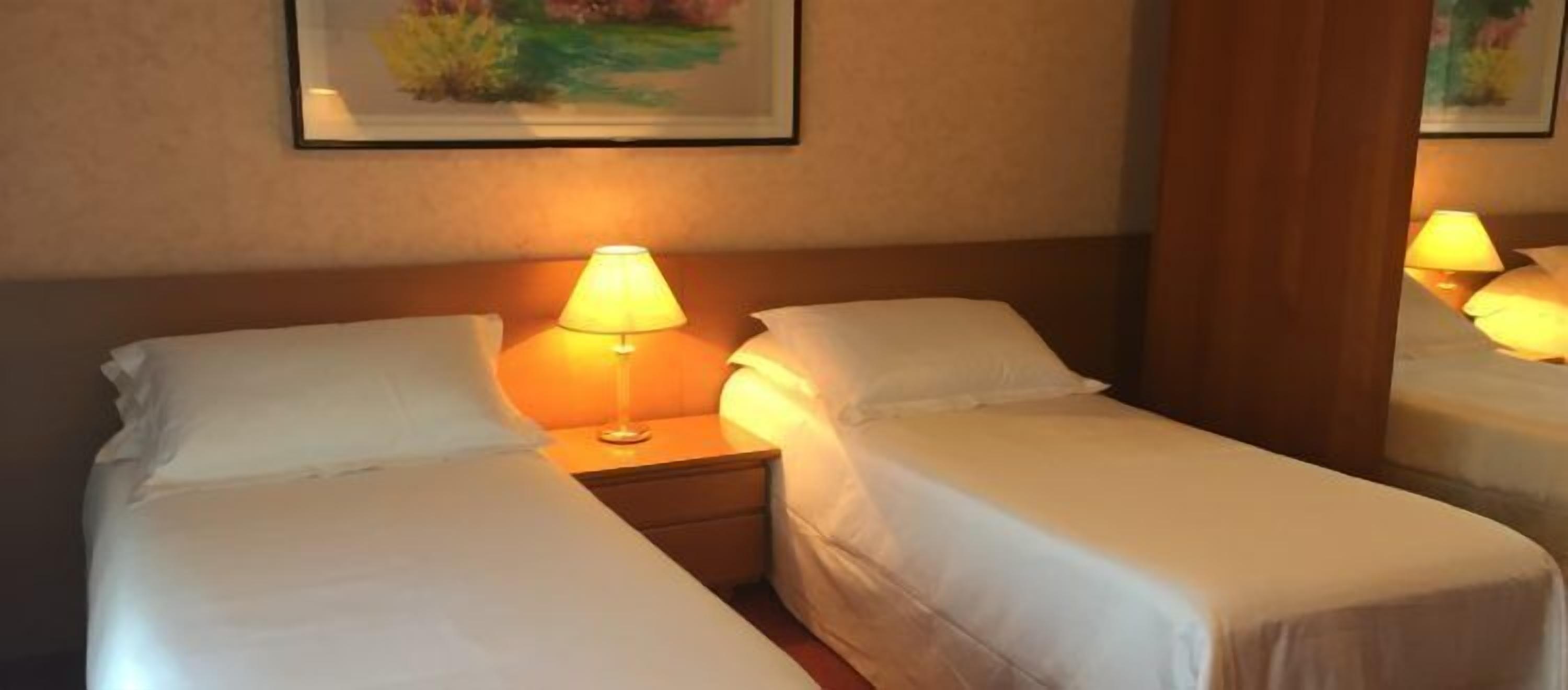 economy double or twin room | desk, free cots/infant beds, free wifi