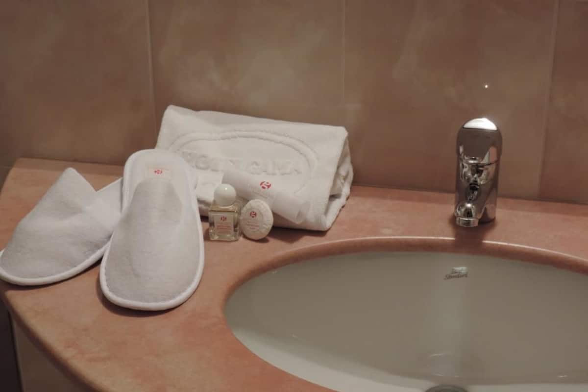 Üç Kişilik Oda | Banyo lavabosu