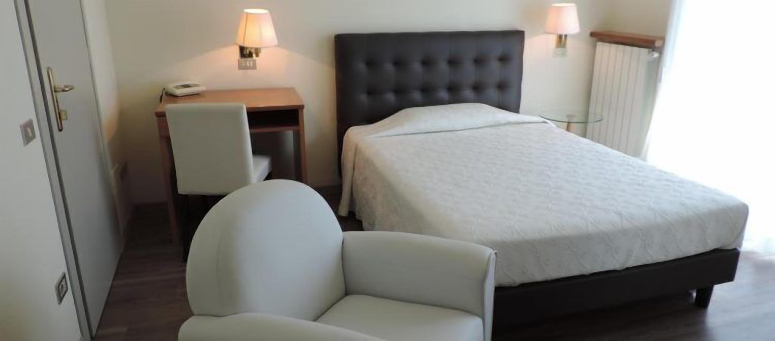 single room | desk, free cots/infant beds, free wifi