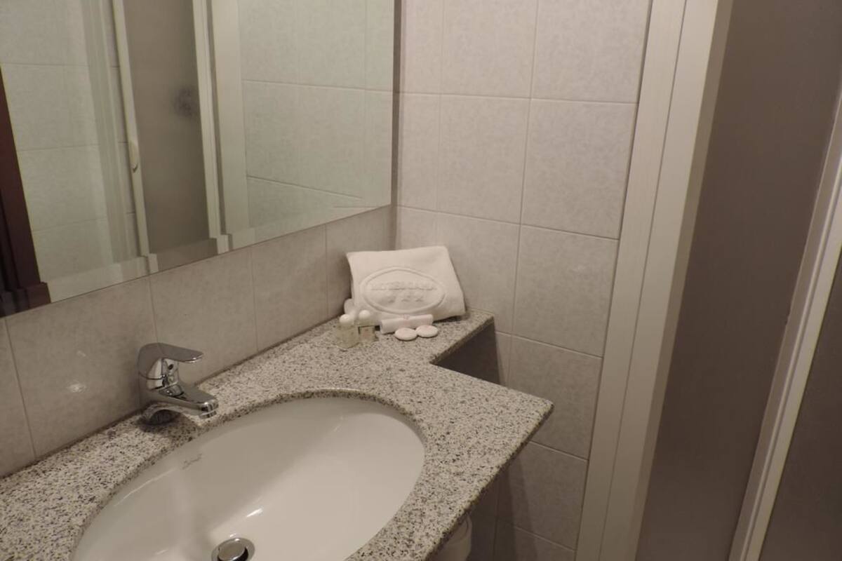 economy single room | bathroom sink