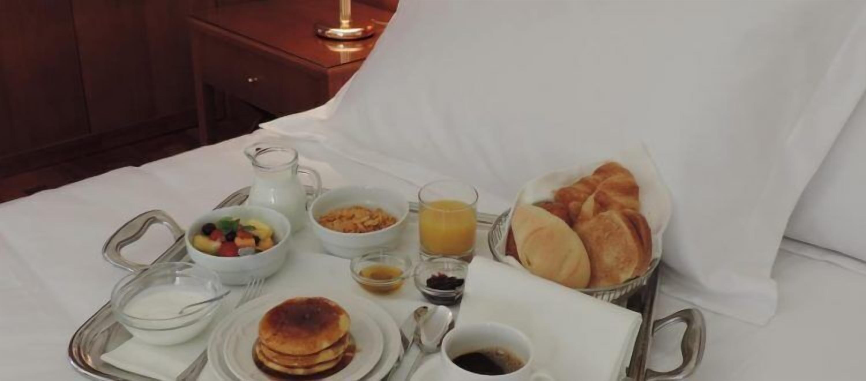 junior suite | desk, free cots/infant beds, free wifi