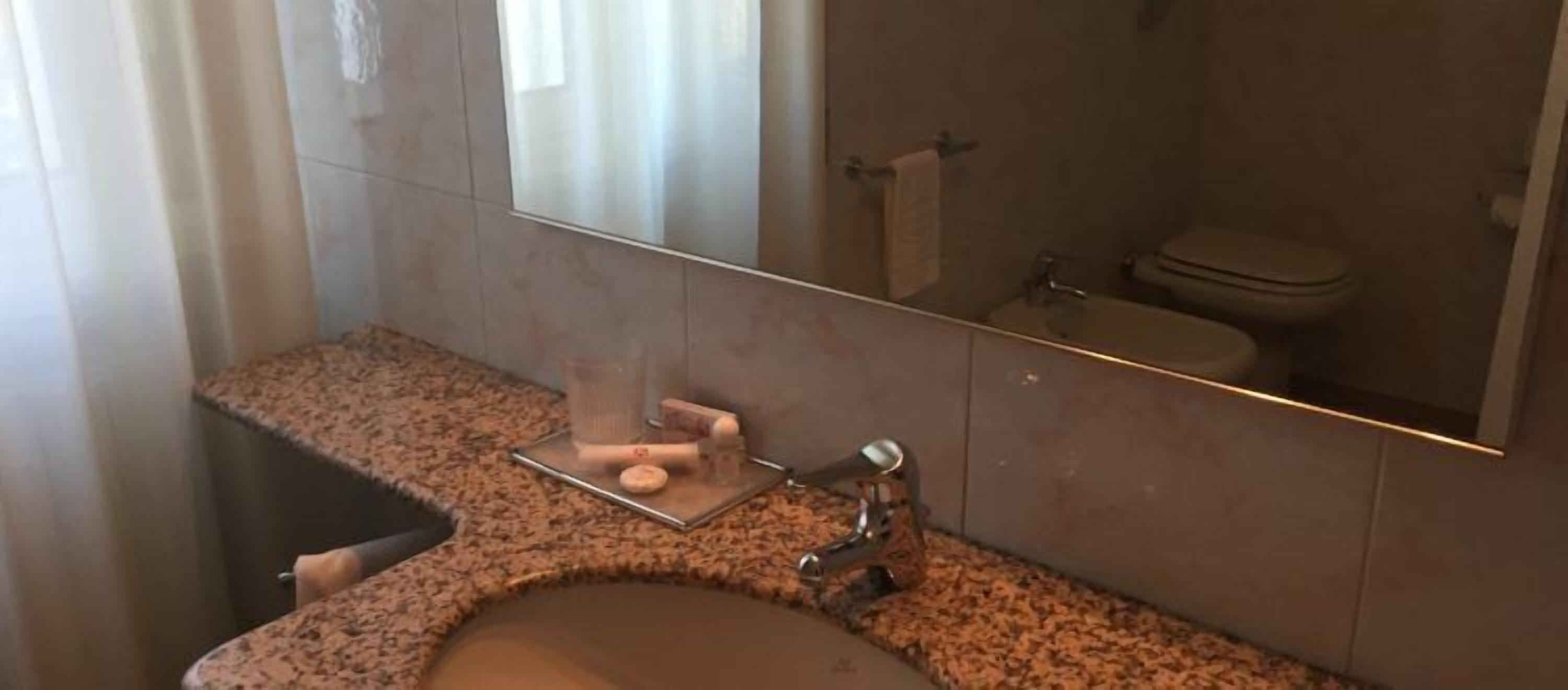 economy double or twin room | bathroom | free toiletries, hair dryer, bidet, towels