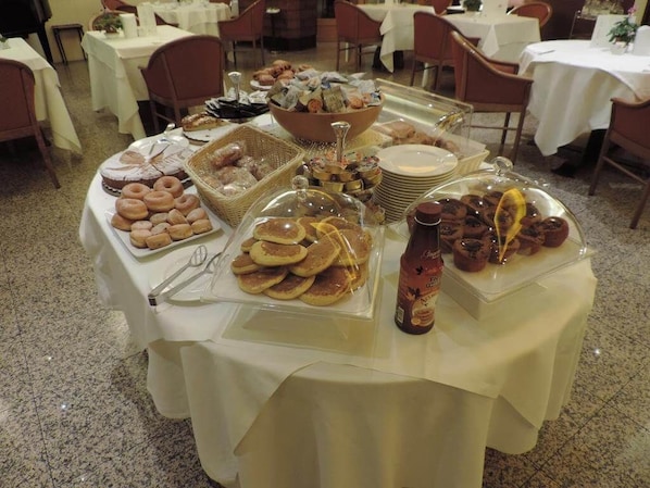 Frukostbuffé varje dag mot avgift
