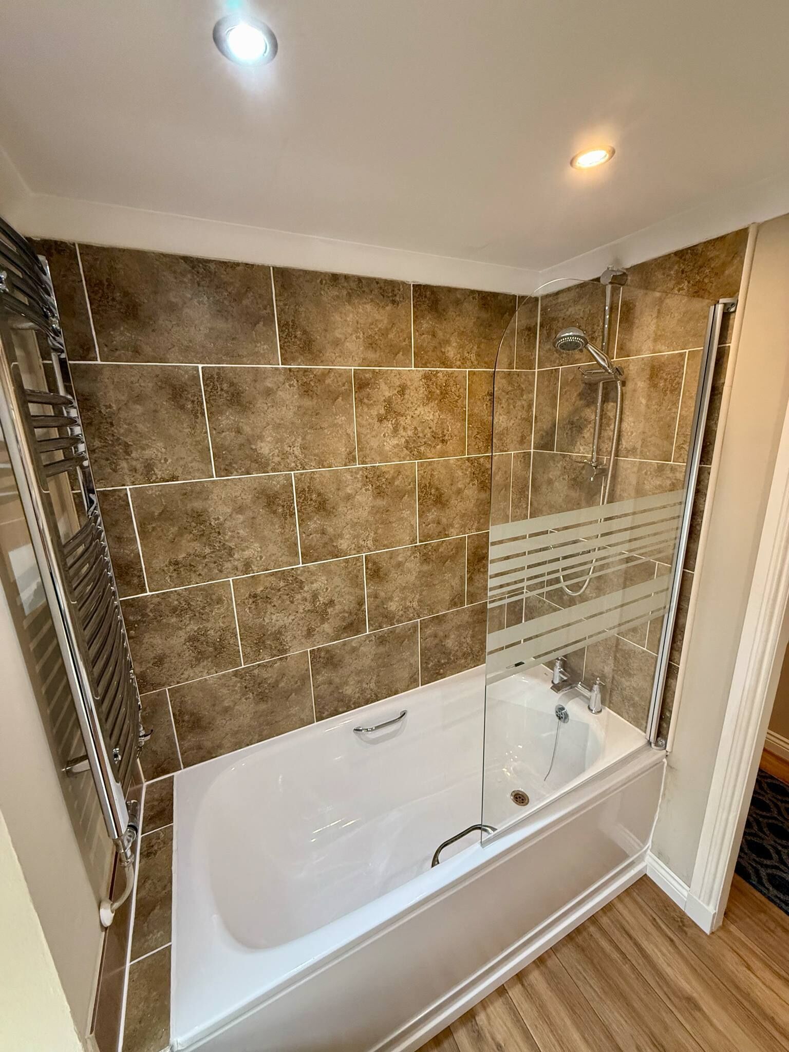 apartment, 2 bedrooms, private bathroom (upper flat) | bathroom | combined shower/bathtub, towels, toilet paper