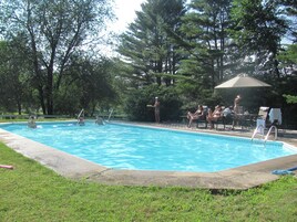 Piscina externa sazonal