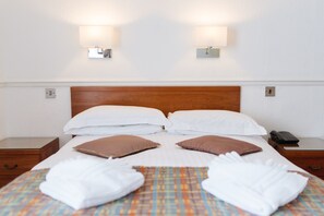 Individually decorated, desk, iron/ironing board, free WiFi - The Queens Hotel (Paignton)