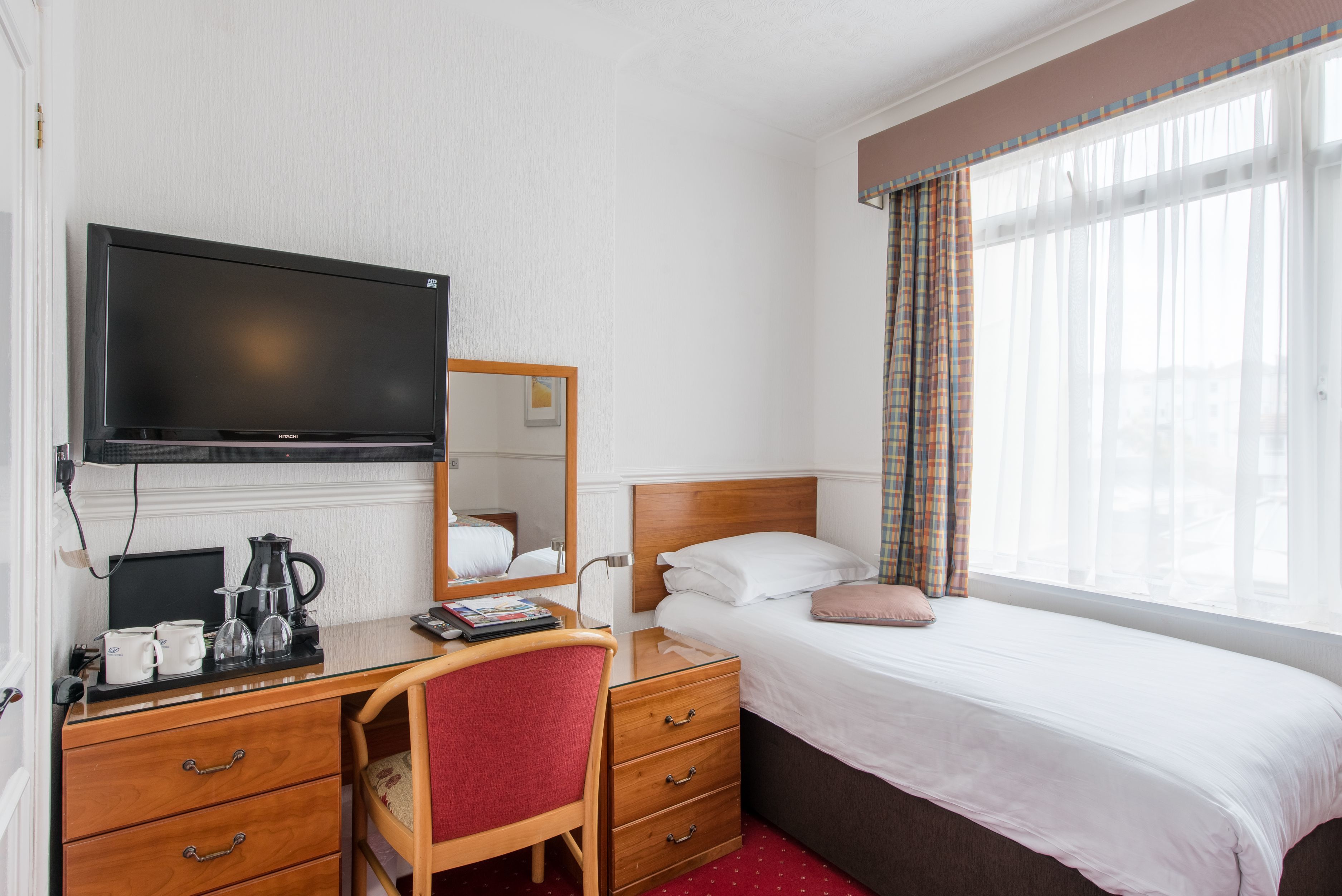 classic triple room (for 3) | 1 bedroom, individually decorated, desk, iron/ironing board