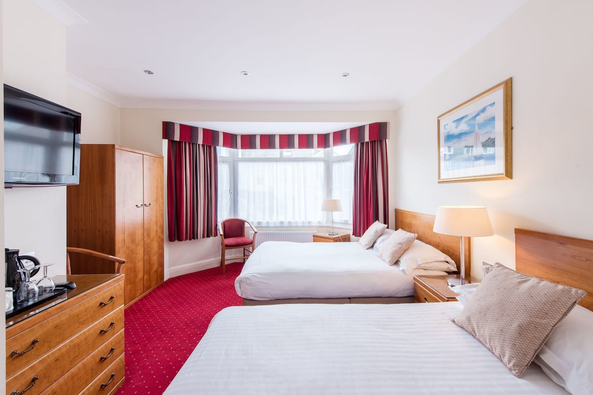 Family Quadruple Room (for 4) | Desk, iron/ironing board (on request), WiFi (free)