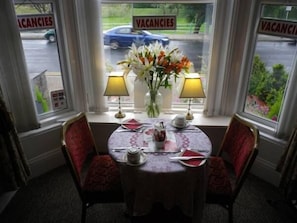 Café da manhã completo grátis