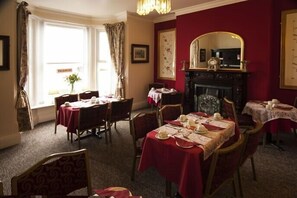 فطور كامل مجانًا