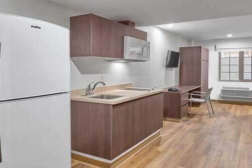 Suite, 1 Queen Bed