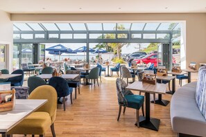 Al fresco dining, open daily - The Headland Hotel & Spa (Torquay)