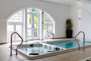 Bañera de hidromasaje interior
