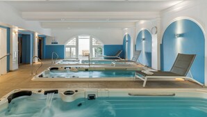 1  室のトリートメントルーム、マニキュアとペディキュア