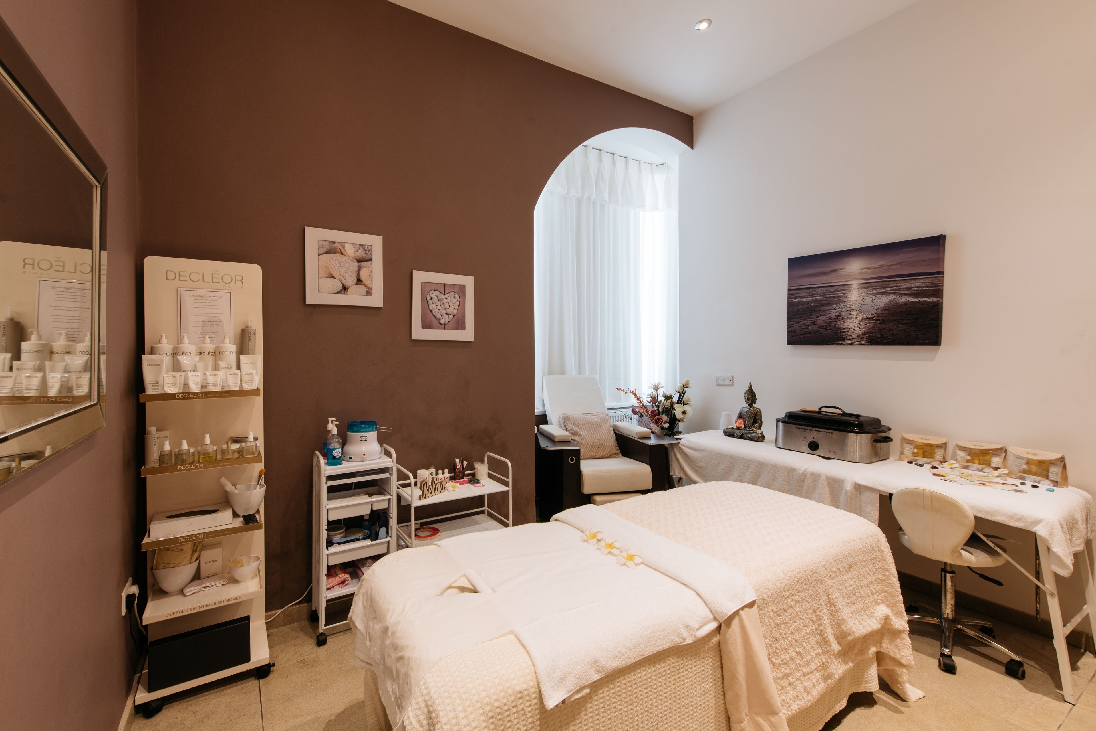 1 treatment room, manicures and pedicures
