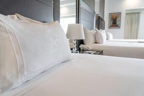 Standard Triple Room | Minibar, in-room safe, desk, soundproofing - Jose Antonio Deluxe (Lima)