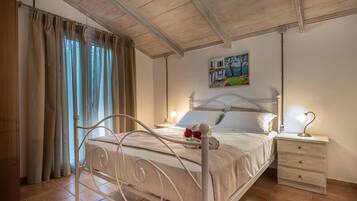 Casa de campo família, 3 quartos | Cofres nos quartos, individualmente decorados, quartos à prova de som