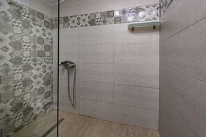 Casa de campo família, 3 quartos | Banheiro | Chuveiro, produtos de toalete grátis, secador de cabelo