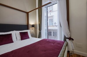 Egyptian cotton sheets, premium bedding, individually furnished, desk - L'Obelisque Maison De Luxe (Rome)