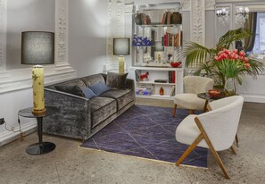 Lobby sitting area - L'Obelisque Maison De Luxe (Rome)