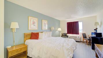 客房, 1 张特大床, 吸烟房 | 客房内保险箱、办公桌、熨斗/熨衣板、免费 WiFi