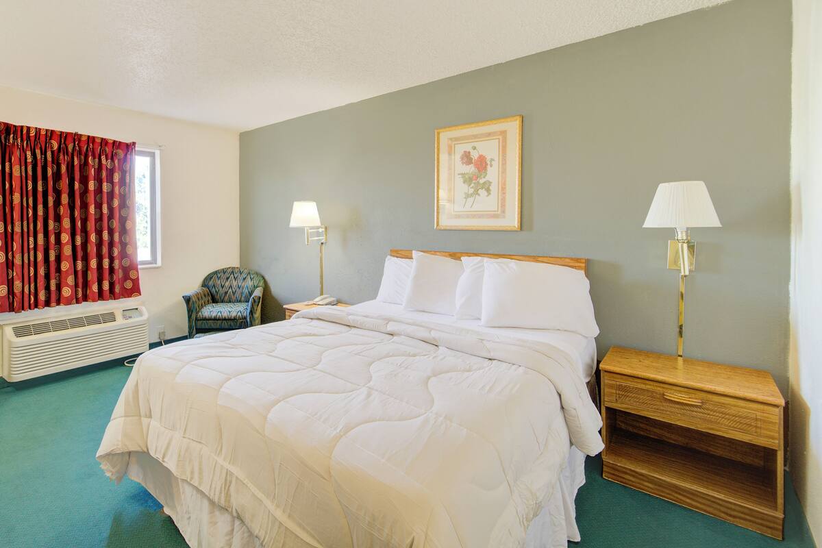 Full Bed Accessible Non-Smoking | 객실 내 금고, 책상, 다리미/다리미판, 무료 WiFi