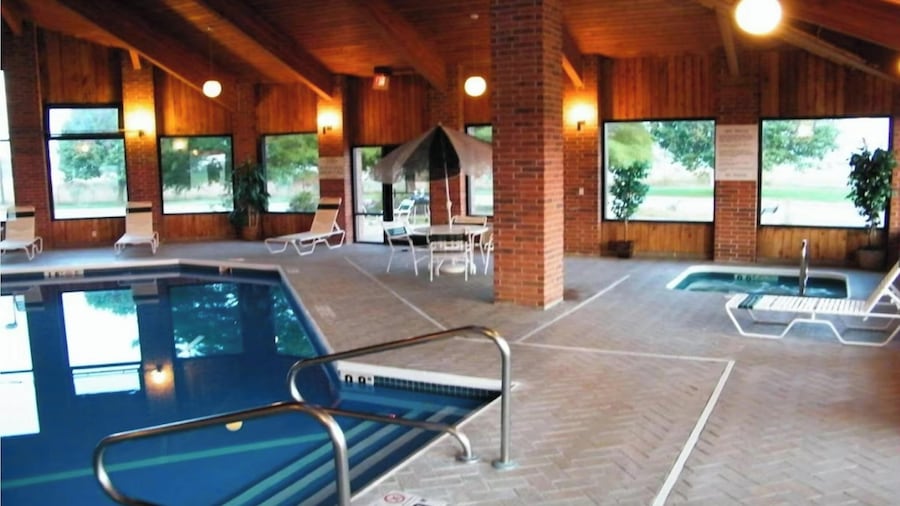 Capital O Amerihost Inn and Suites Mexico Hwy 54 MO