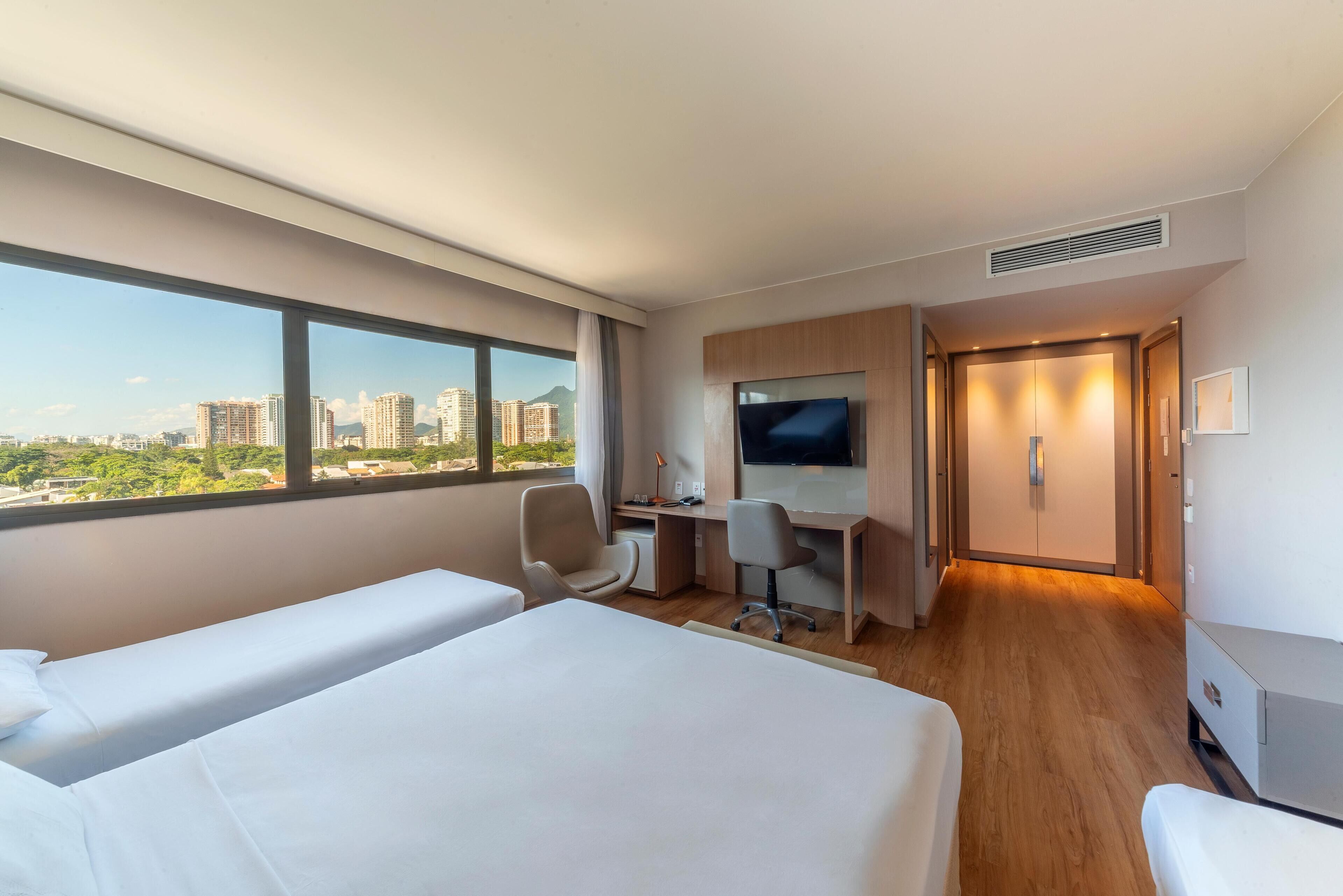 Hypo-allergenic bedding, minibar, in-room safe, desk