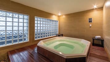 Bathtub spa indoor