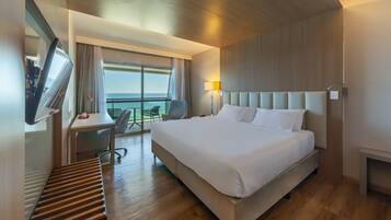 Apartment (Stilo Vista Mar) | Hypo-allergenic bedding, minibar, in-room safe, desk