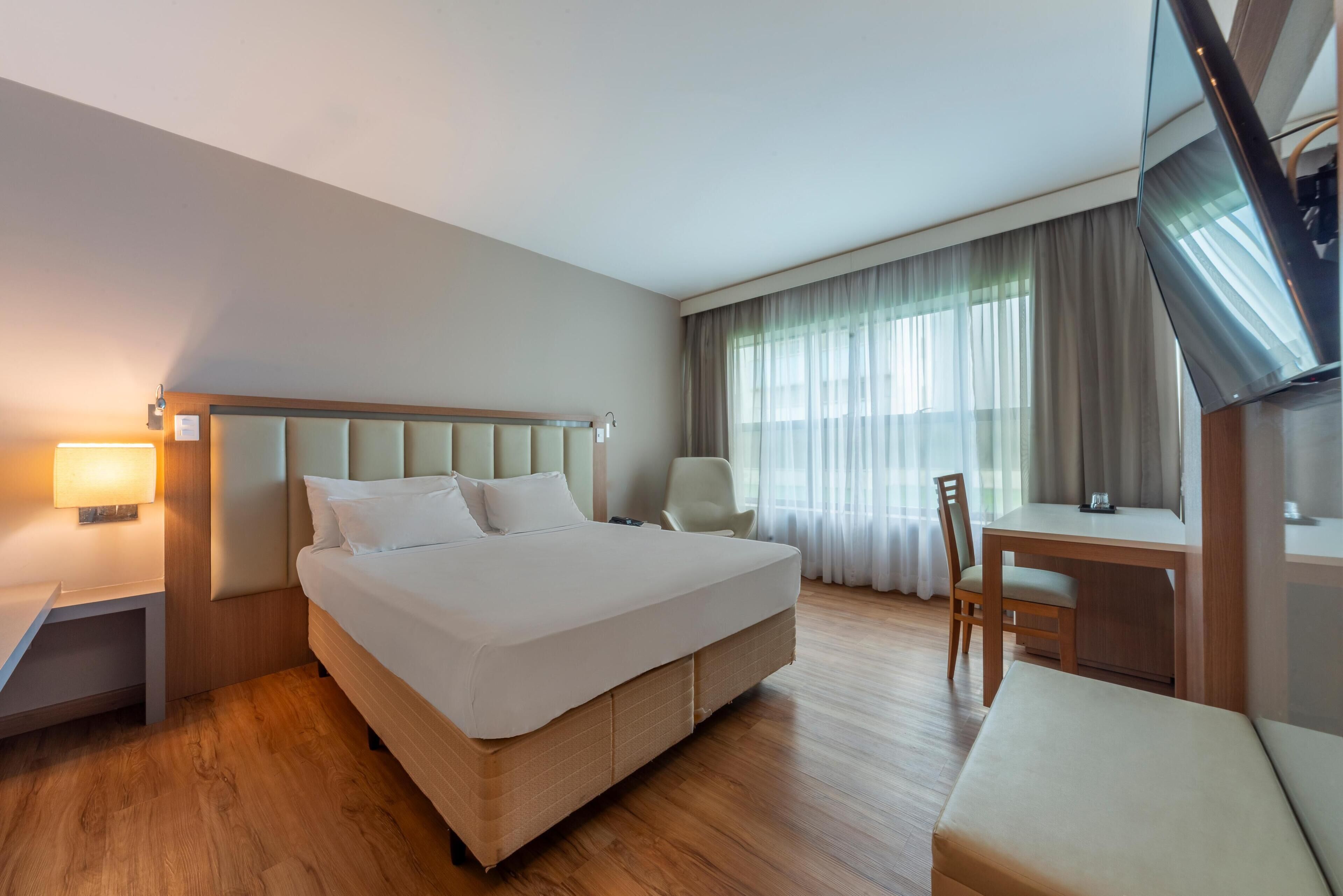 Hypo-allergenic bedding, minibar, in-room safe, desk