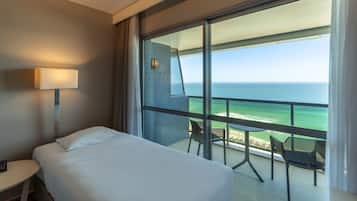 Triple Room (Stilo Vista Mar) | 1 bedroom, hypo-allergenic bedding, minibar, in-room safe